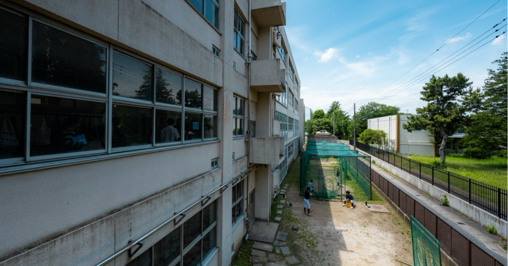 螺旋階段跡地と野球部ブルペン