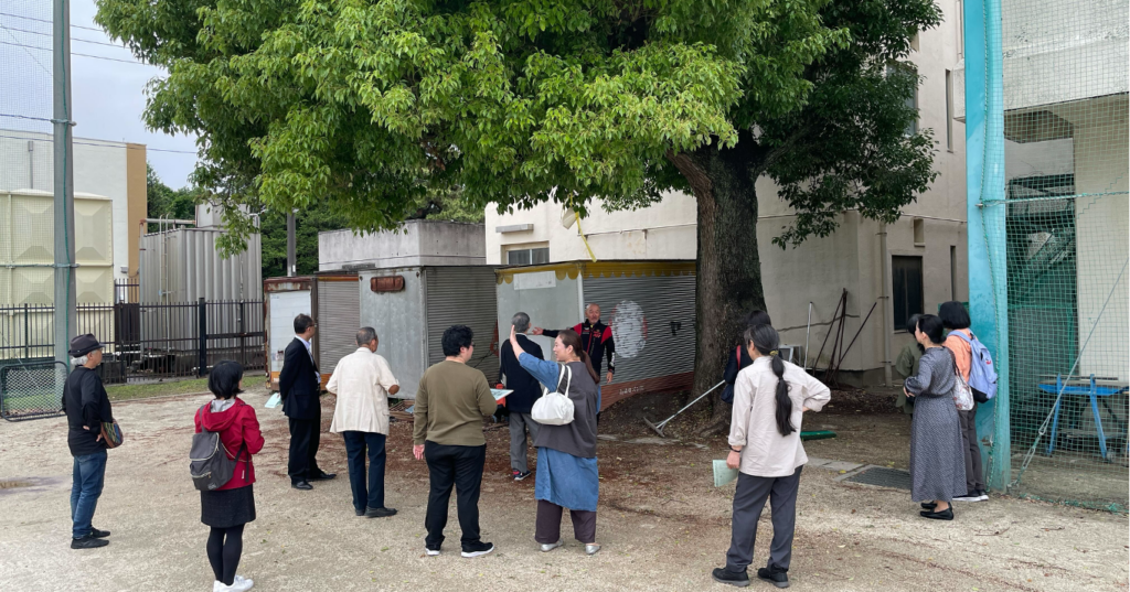 グランド文化祭材木残材保管コンテナ前